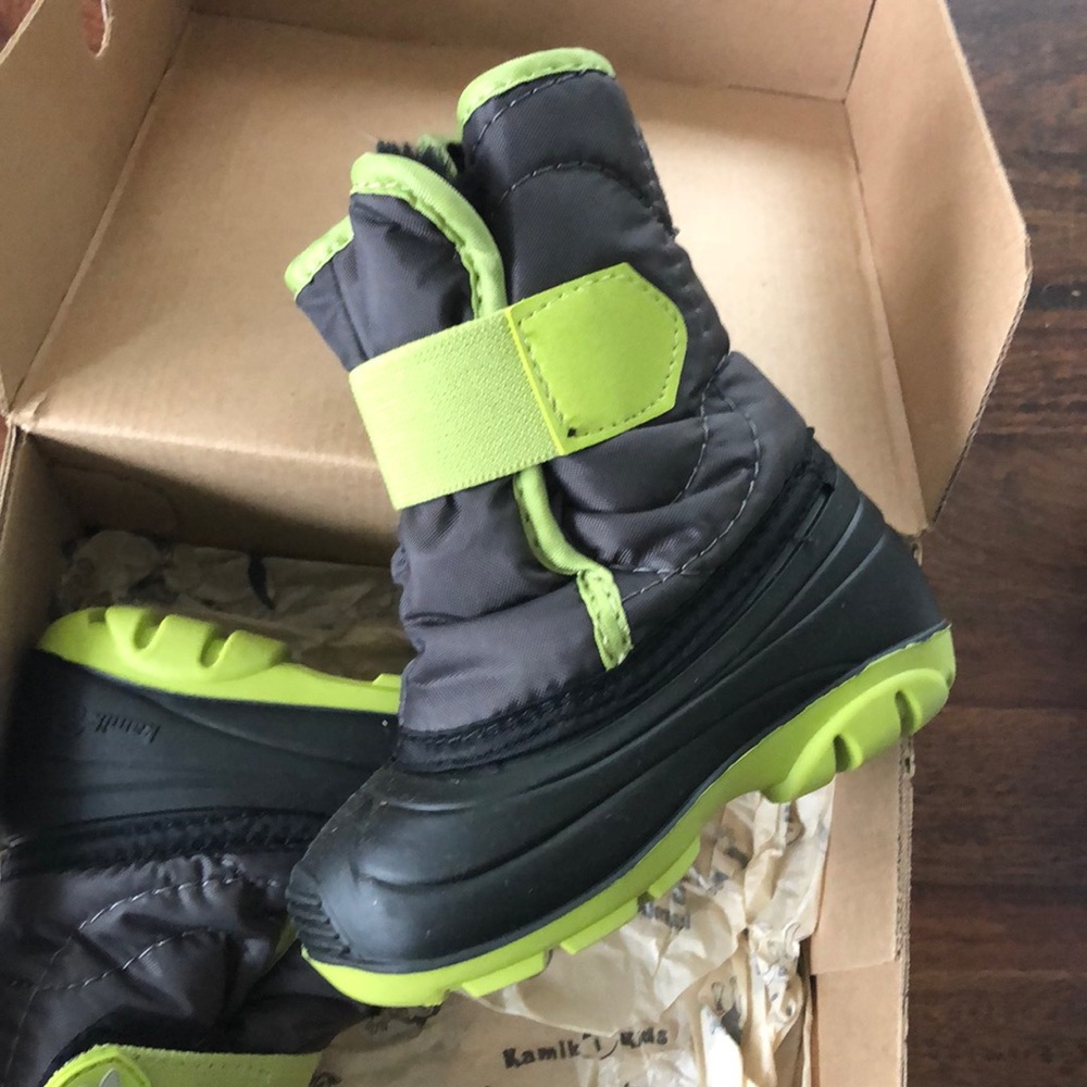 Kamik Kids snow boots (size 5)